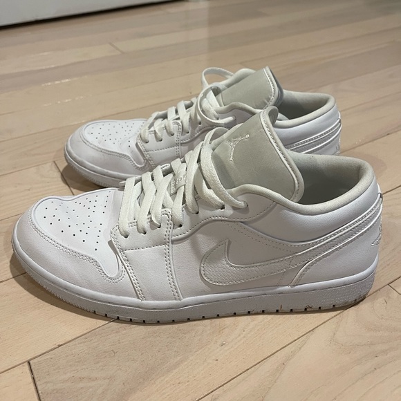 Air Jordan 1 Low - Picture 3 of 4